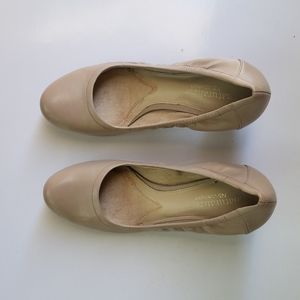 Size 5 Naturalizer "Stargaze" Low Heel Pumps
